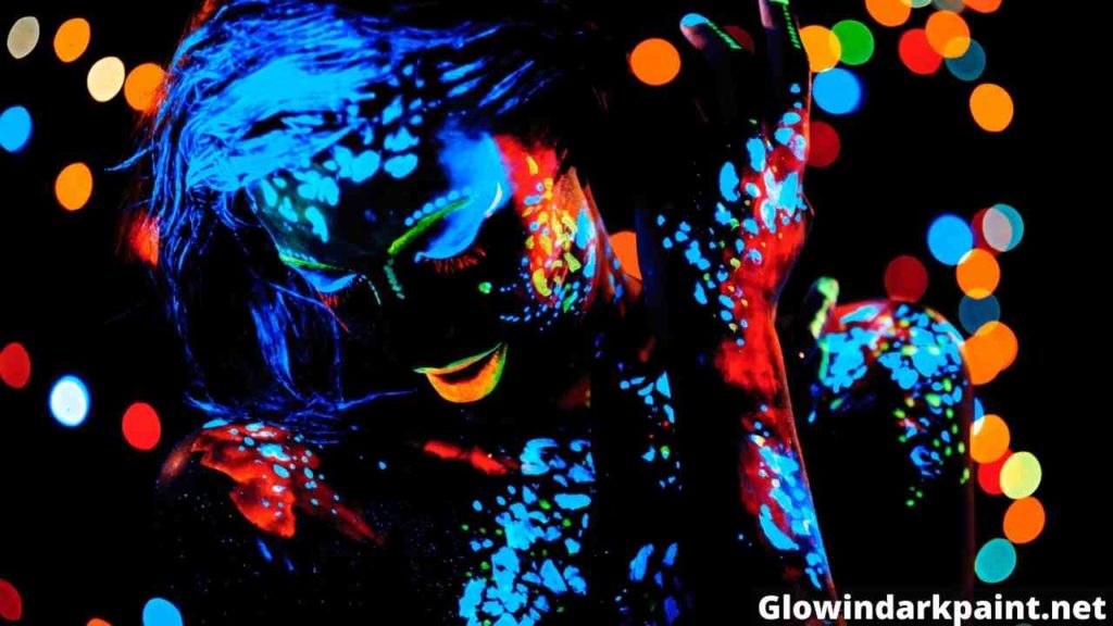 This will help you know How to make Glow in the Dark Face Paint. It tells you about the things required, steps to make Glow in the dark face paint, some creative ideas for glow face paint, and other things.