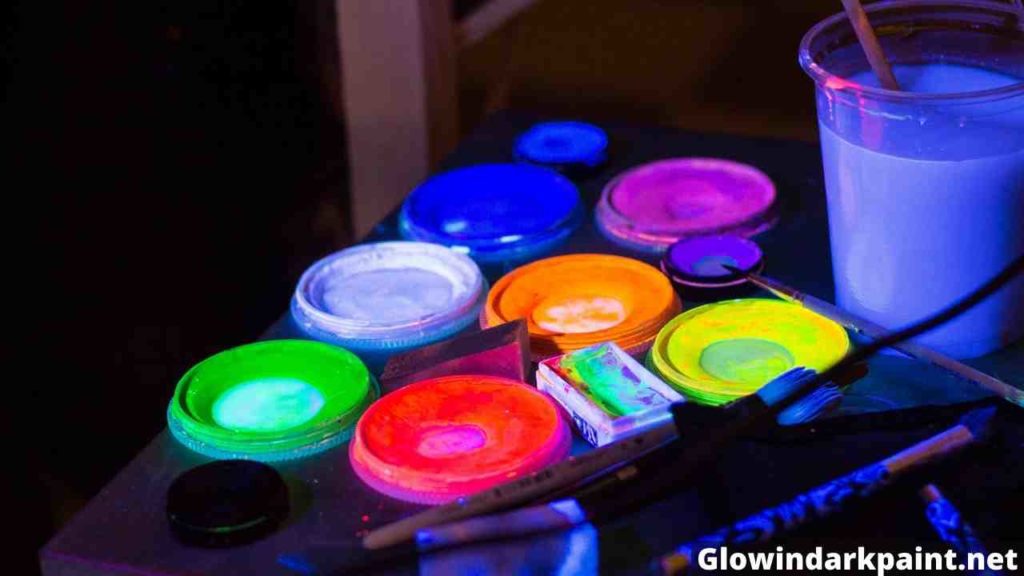 This will help you understand Who invented Glow in the Dark Paint. It tells you about the history of glow paint, who invented It, how it's used today, where to buy it, and safety information.